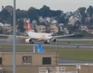 Vuelo que salía de Boston, EE. UU. tuvo que retrasarse debido a que uno de sus motores se incendió en pleno despegue