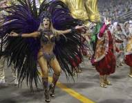 Imagen de febrero de 2020. Una bailarina transgénero de la escuela de samba Colorado do Brás baila en el Sambódromo de Sao Paulo.