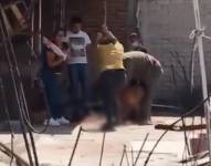 Al menos ocho integrantes de la familia, de supuesto apellido Martínez, testificaron y/o participaron en el cruel acto (Foto: Captura de pantalla / Twitter @Ro_Monster_)