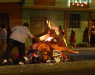 Imagen de la quema de monigotes en Guayaquil, el 1 de enero de 2023.