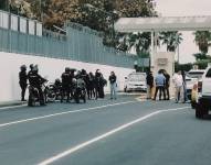Imagen de los exteriores del aeropuerto de Guayaquil, ante la detención de cinco personas.