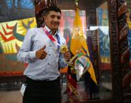 Richard Carapaz, ciclista ecuatoriano, va a cargar la bandera de Ecuador para los Juegos Panamericanos.