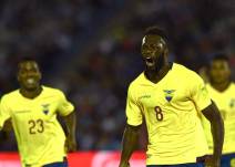 Felipe Caicedo celebra su con la selección de Ecuador contra Uruguay por Eliminatorias a Rusia 2018
