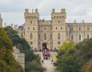 El féretro de la reina Isabel II llega al Castillo de Windsor este lunes 19 de septiembre. EFE/EPA/JON ROWLEY