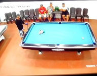 Una cámara de videovigilancia registró el ataque.