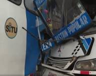 Imagen del choque de dos buses en el norte de Guayaquil.