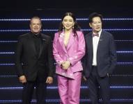 De izquierda a derecha: presidente de Miss Universo, Raúl Rocha Cantú; la directora ejecutiva de Miss Universo, Anne Jakrajutatip; y el director ejecutivo de Miss Grand International, Nawat Itsaragrisil.