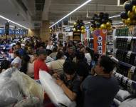 Guayaquil, jueves 27 de noviembre del 2025Desde tempranas horas compradores colmaron el hipermercado Coral, ubicado en la avenida Carlos Julio Arosenena, aprovechando las ofertas del Black Friday Fotos: CÃ©sar MuÃ±oz/API