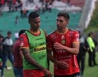 Rodrigo Melo (d), jugador argentino, reveló la mala situación que vive el Deportivo Cuenca.