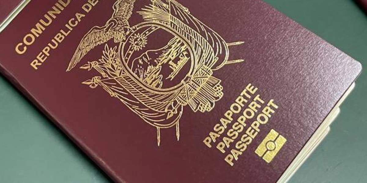 Preacuerdos con empresas públicas de Alemania y Hungría para la entrega de medio millón de pasaportes