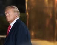 El expresidente estadounidense, Donald Trump, llegó este lunes al rascacielos de su propiedad, la Torre Trump en Nueva York (EE.UU.).