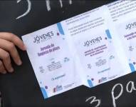 Foto de panfletos sobre actividades de Jóvenes en Acción.