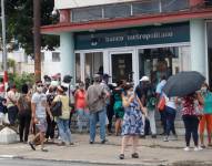 Exteriores del Banco Metropolitano en Cuba