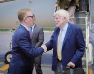 Imagen de Michael Fitzpatrick con el asesor presidencial Christopher Dodd, en Quito, Ecuador.