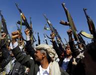 Imagen de archivo de combatientes hutíes en Saná, la capital de Yemen.