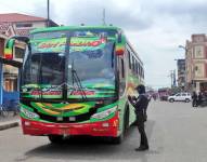 Quito: seis vinculados al robo de personas en buses fueron detenidos en allanamientos