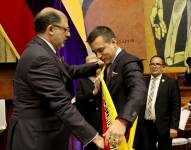 23 de noviembre de 2023. Daniel Noboa se pone la banda presidencial en la Asamblea.