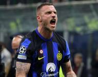 El delantero del Inter Milán Marko Arnautovic celebra el 1-0 durante el partido de ida de octavos de la Liga de Campeones ante Atlético de Madrid.