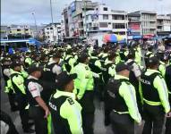 Imagen de policías en Latacunga.
