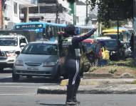 Quito, jueves 30 de octubre del 2024 | Agentes en el sector de los Shyris y Río Coca ayudan a descongestionar el tránsito.