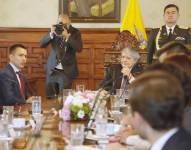 Reunión de transición en el Palacio de Gobierno.