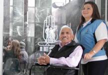 Imagen referencial de atención a un pensionista.