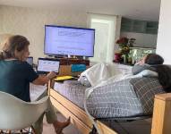 Paola Roldán mientras se realizaba la traducción de su libro al inglés.