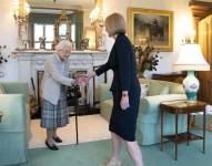 La reina Isabel II recibe a Liz Truss durante una audiencia en Balmoral, Escocia, este 6 de septiembre.