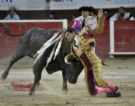 El torero mexicano Joselito Adame es corneado hoy por, Añorado, un toro de 497 kilogramos, durante una corrida de toros en la Plaza Monumental de San Marcos, en Aguascalientes - México