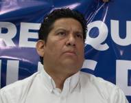 Imagen de Richard Gómez, en calidad de representante del Comité de Trabajadores de CNEL, en una rueda de prensa de febrero de 2025.