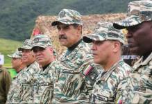 Nicolás Maduro con fuerzas bolivarianas.