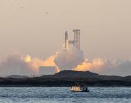 El cohete Starship, de SpaceX, despegando en la base de Boca Chica, Texas, Estados Unidos.