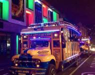 Las 'chivas' son parte de las fiestas de Quito y recorren las calles de la capital.