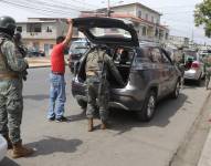 Guayaquil, jueves 10 de agosto de 2023. Un registro de militares a vehículos.