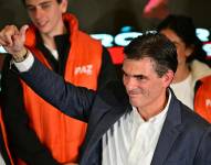 El candidato presidencial de Bolivia por el Partido Demócrata Cristiano (PDC), Rodrigo Paz, celebra tras los resultados de la segunda vuelta de las elecciones presidenciales en La Paz, el 19 de octubre de 2025.