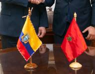 Fotos de las banderas de Ecuador y Marruecos durante una reunión de la Asamblea Nacional con la Cámara de Consejeros del Reino de Marruecos.