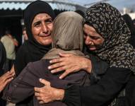 Funeral de palestinos muertos por un ataque israelí en el centro de Gaza el 6 de octubre de 2024.