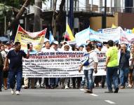 Comerciantes de la Bahía y propietarios de pequeños y medianos negocios participaron en una marcha convocada por la Federación de Comerciantes Minoristas del Guayas.