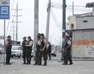 Policías realizan operativos en Guayaquil.
