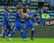 Miler Bolaños (i) marcó el segundo gol en la victoria por 2-0 de Emelec a Libertad FC, por la primera fecha de la LigaPro.