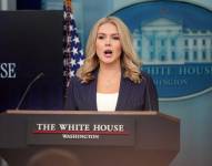 La secretaria de Prensa de la Casa Blanca, Karoline Leavitt, ofrece la rueda de prensa diaria en la Casa Blanca el 12 de febrero de 2025 en Washington, DC.