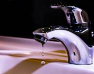 Imagen referencial. Interagua pidió abastecerse del líquido vital.