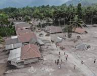 Miles de viviendas fueron destruidas y más de 3.500 habitantes tuvieron que ser evacuados de la zona afectada por la erupción.