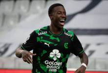 Alan Minda, celebrando su gol.