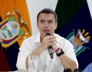 Daniel Noboa durante su visita a Olón.