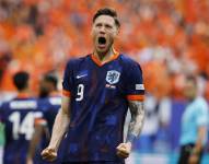 Wout Weghorst celebra el gol de la victoria durante el partido del grupo D que han jugado Polonia y Países Bajos en Hamburgo, Alemania.