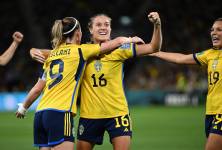 Las jugadoras de Suecia celebran su gol en el partido ante Australia