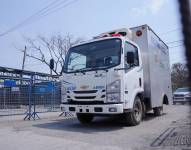 IMAGEN REFERENCIAL. Un camión de Medicina Legal sale de la Penitenciaría del Litoral.