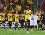 Janner Corozo, autor del empate de Barcelona SC ante Bragantino, dedica el gol en memorio del arquero fallecido Justin Cornejo.