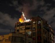Bombardeo en edificio residencial en la Franja de Gaza